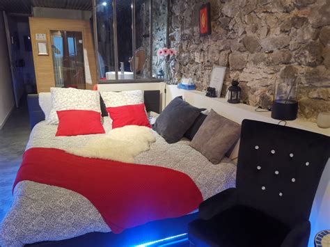 coquine grenoble|Love Room/Suite de charme avec jacuzzi et sauna à Grenoble